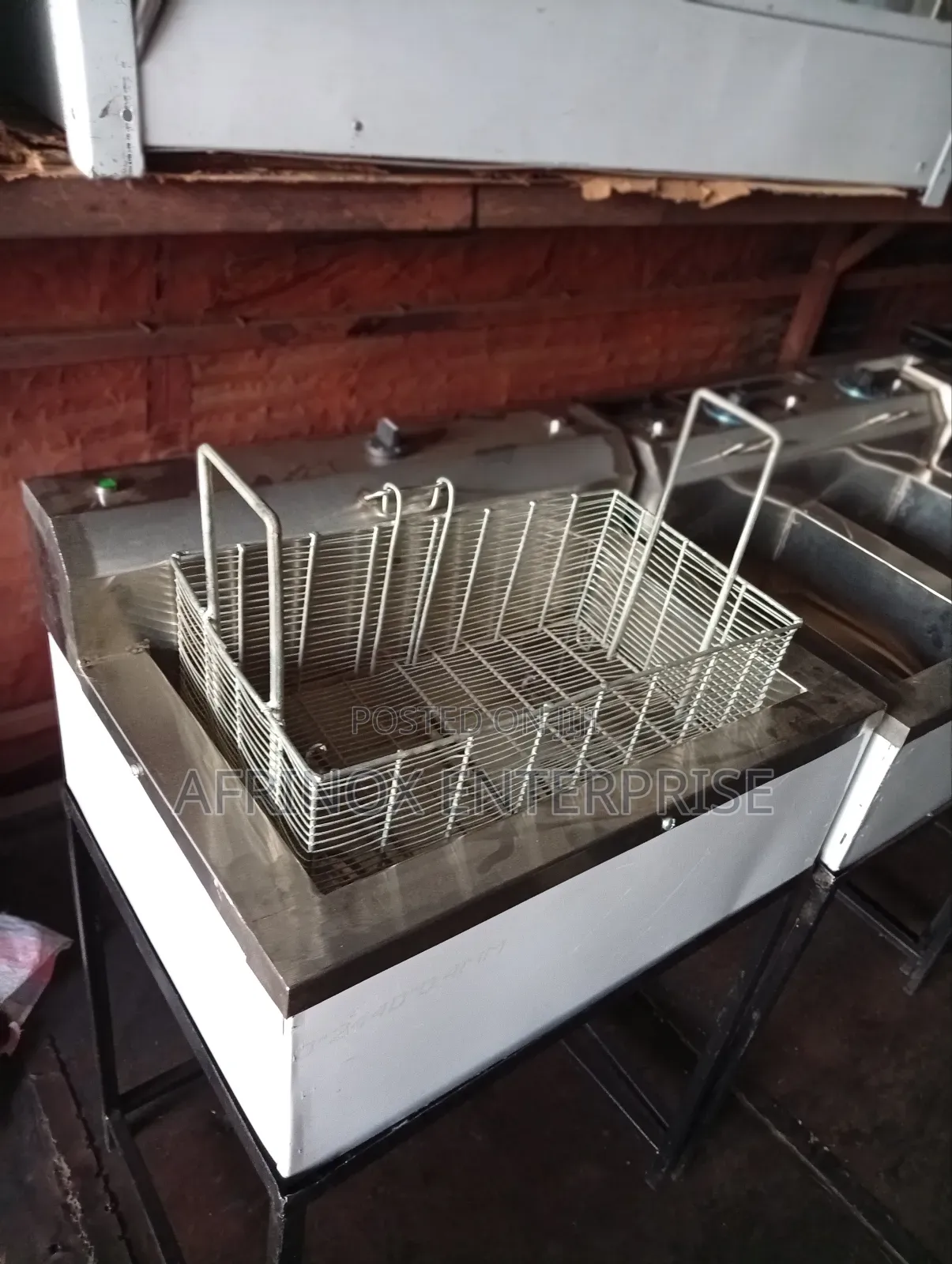 Commercial Deep Fryer Perfect for Chips, Chicken, Sausages, Fish.