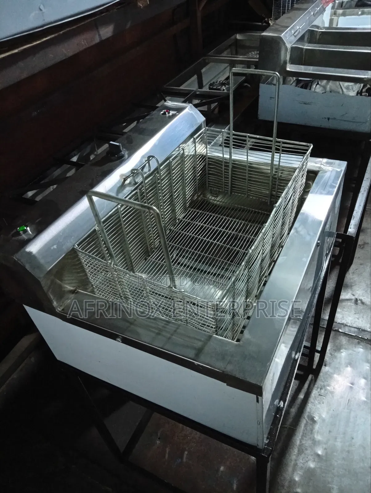 Restaurant-Grade Deep Fryer
Built for Consistent Results, Every Time.