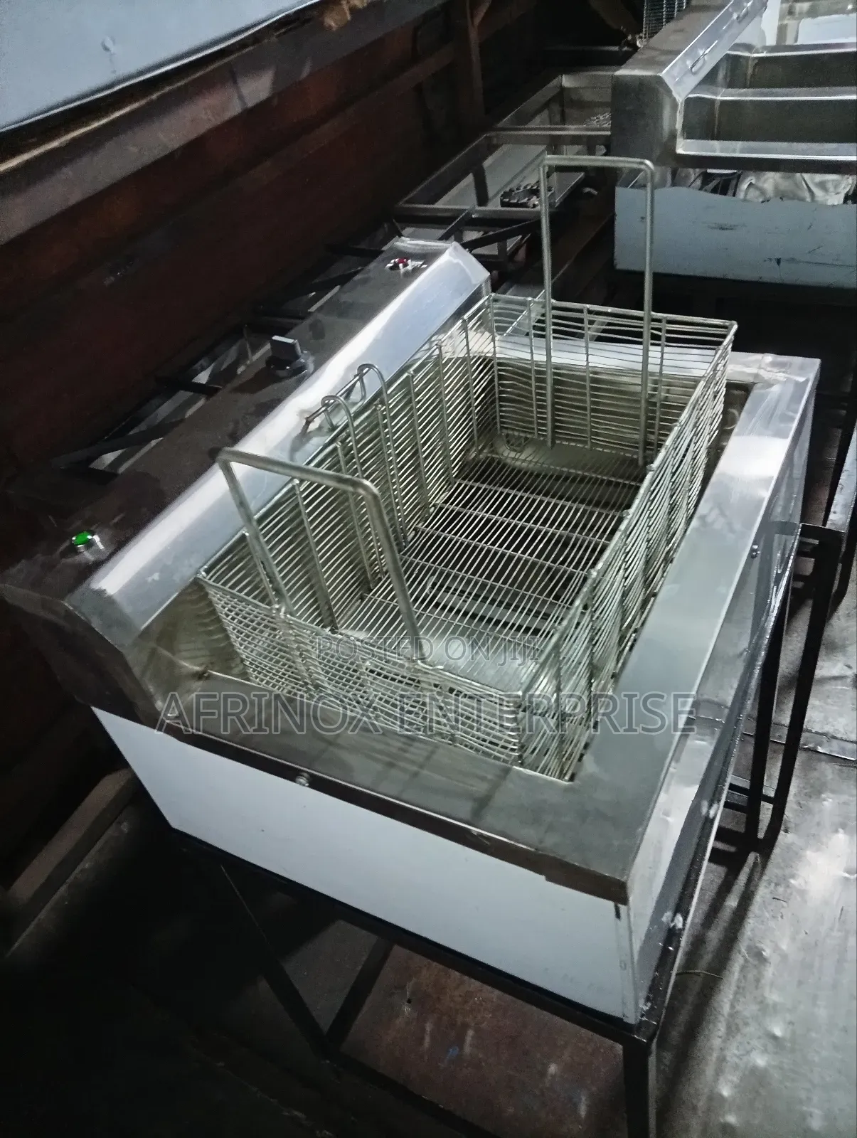 Restaurant-Grade Deep Fryer
Built for Consistent Results, Every Time.