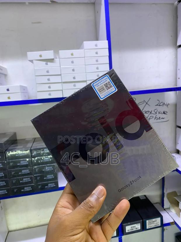 New Samsung Galaxy Z Fold4 256 GB Black - main view