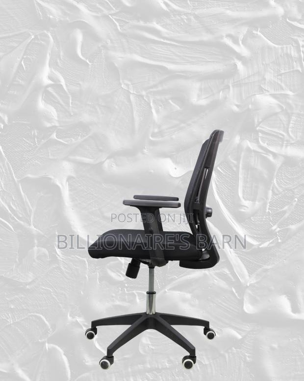 Mid-Back Office Chair | Nylon Base, Everyday Comfort