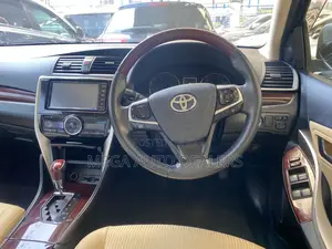 Toyota Premio 2018 Black