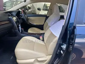 Toyota Premio 2018 Black