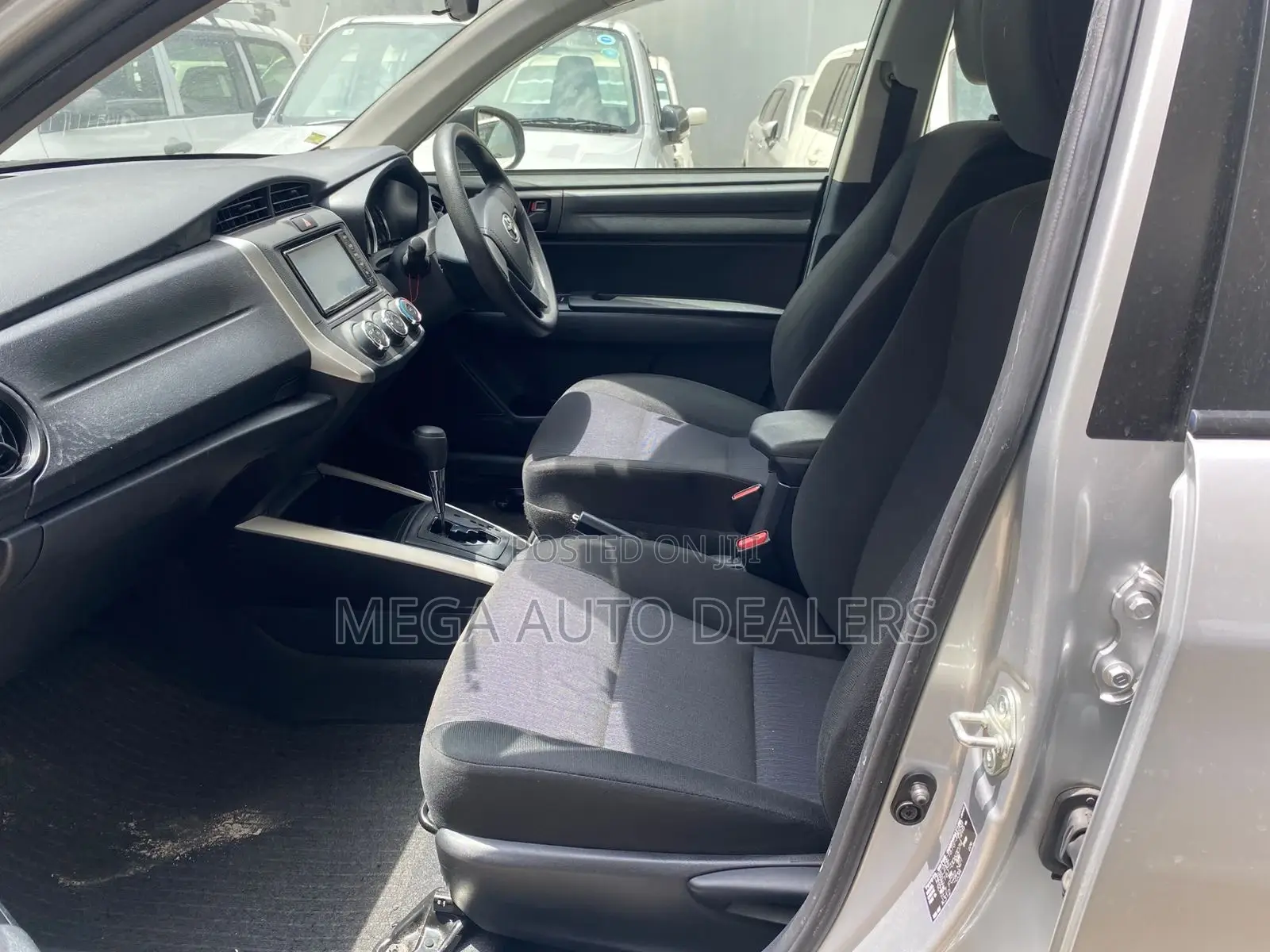 Toyota Corolla Fielder 2018 Silver
