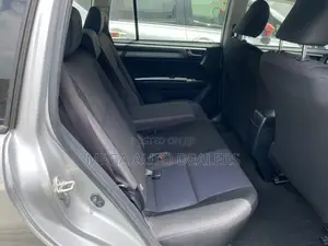 Toyota Corolla Fielder 2018 Silver