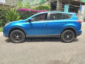 Toyota RAV4 2018 Blue