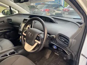 Toyota Prius 2018 White
