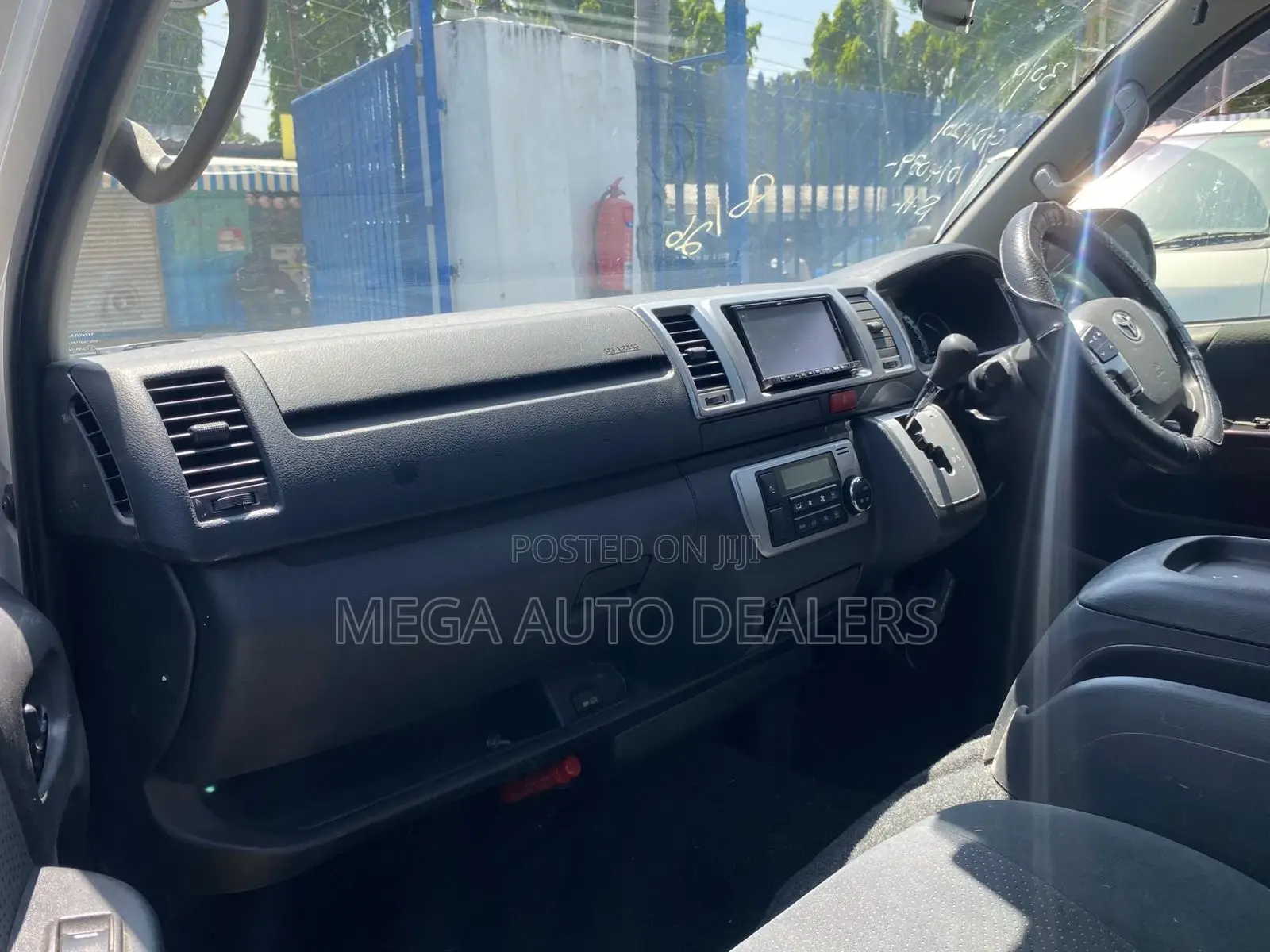 Toyota HiAce 2018 White