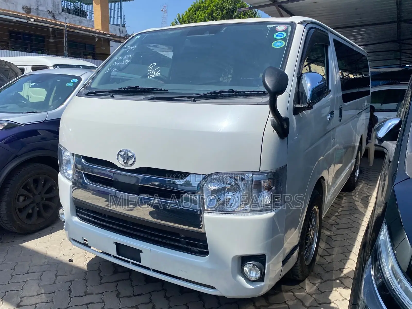 Toyota HiAce 2018 White