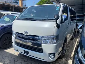 Toyota HiAce 2018 White