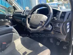 Toyota HiAce 2018 White