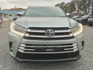 Toyota Kluger 2017 Silver