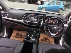 Toyota Kluger 2017 Silver