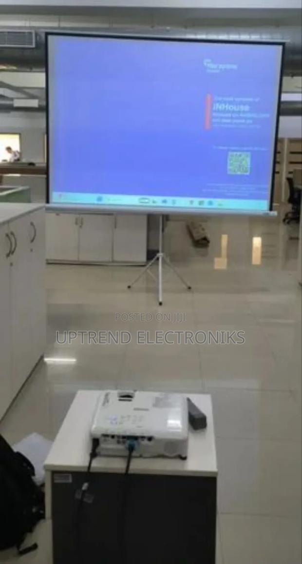 Portable 180×180cm Tripod Screen — Strong Stand, Clean Image