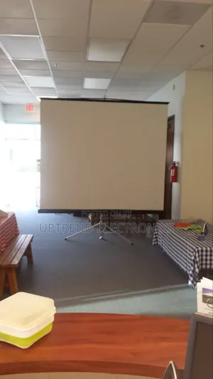 200×200 Tripod Projector Screen — Ideal for Events Home Cinema
