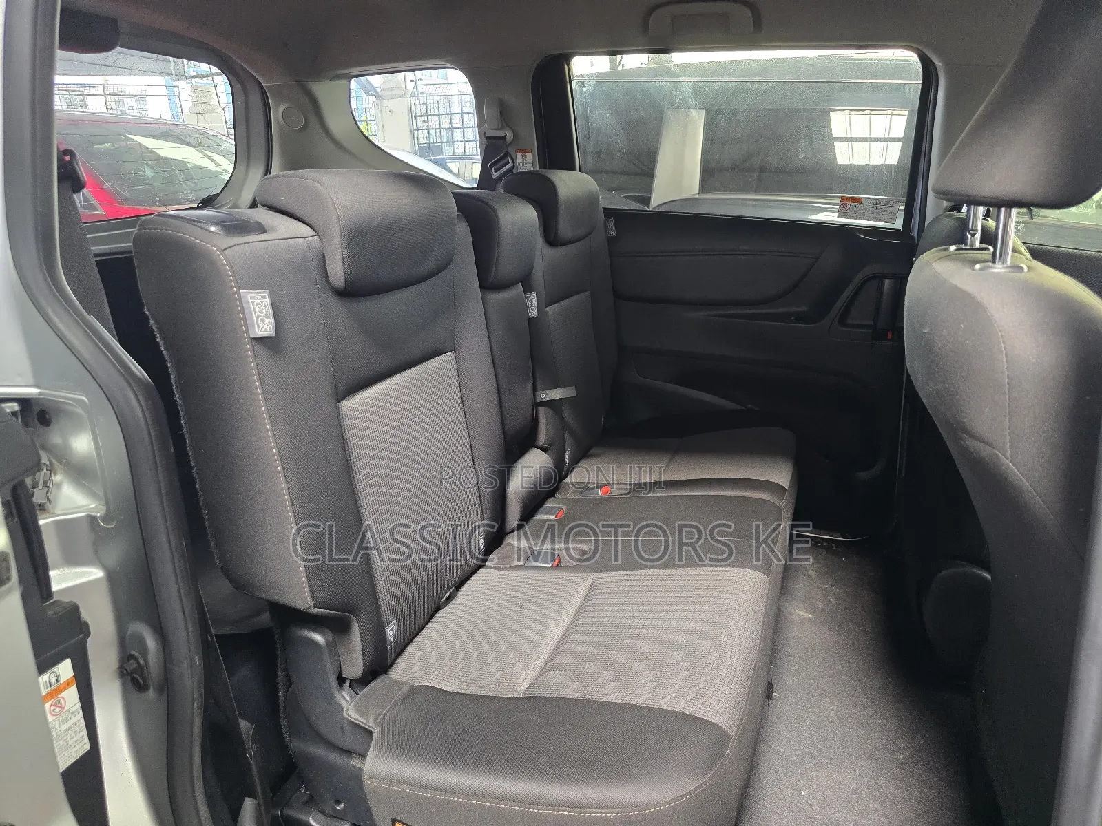 Toyota Sienta 1.5 Hybrid FWD 2019 Silver