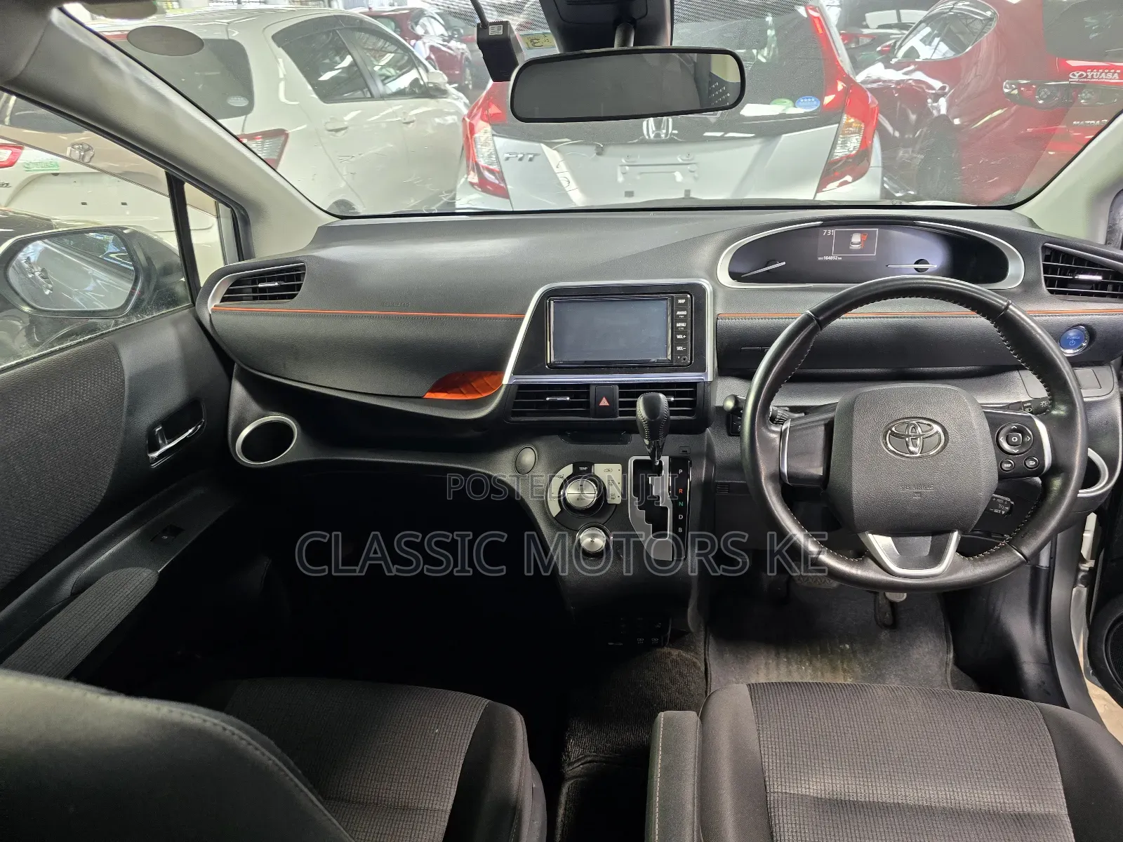 Toyota Sienta 1.5 Hybrid FWD 2019 Silver