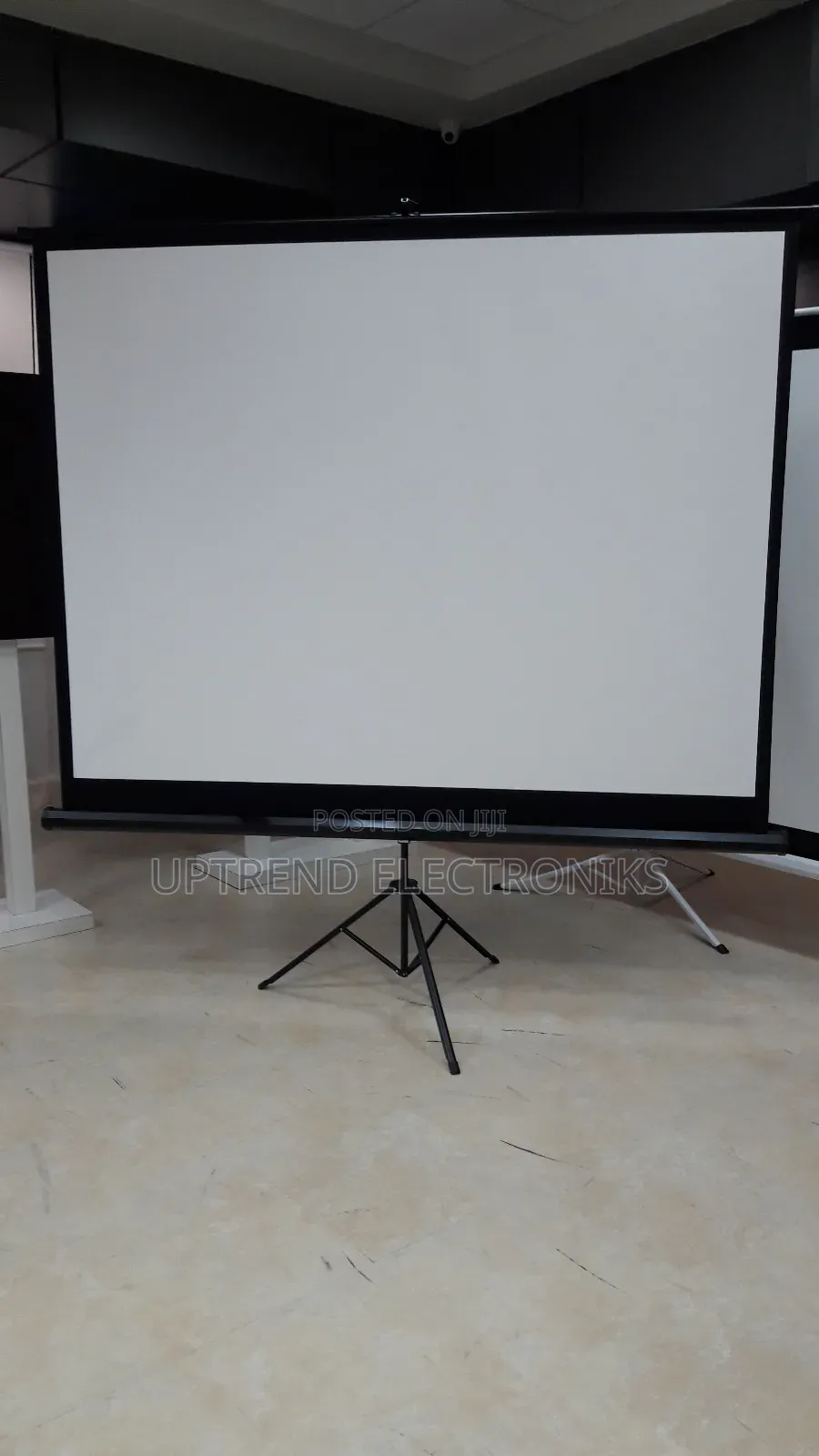 Professional 180×180 Tripod Projector Screen for Clean, Wide Viewing