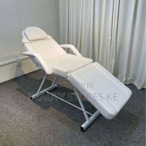 Adjustable Bed for Facial.And Lashes