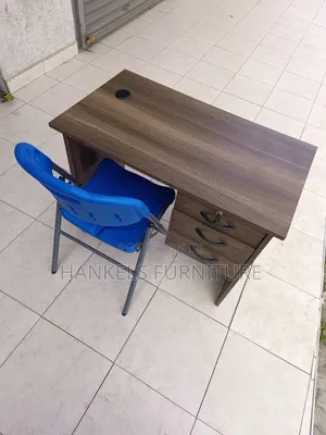 Minimalist Office Desk – Clean Look, Strong Build
