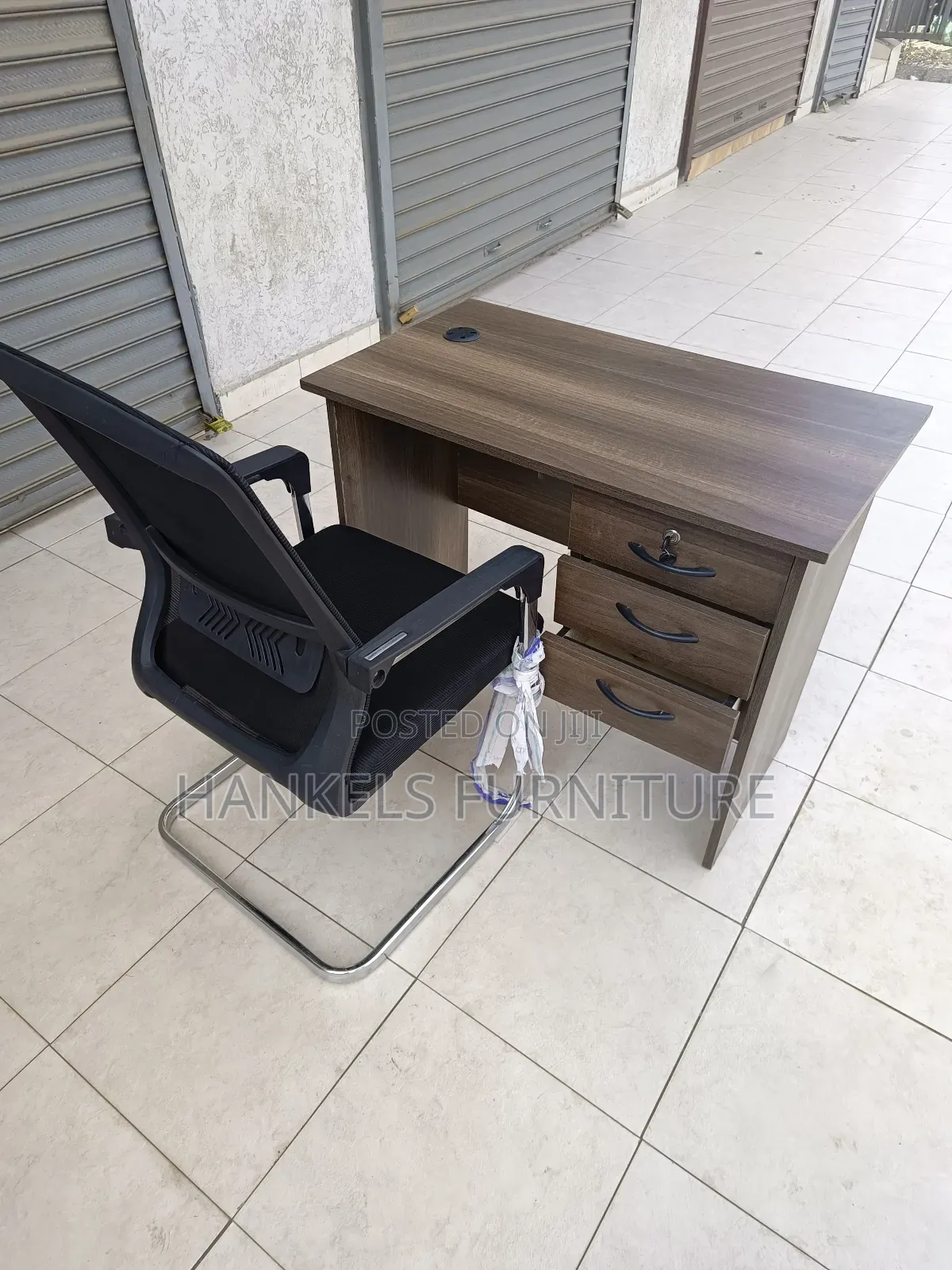 Office Desk With Storage Shelf – Everything Within Reach