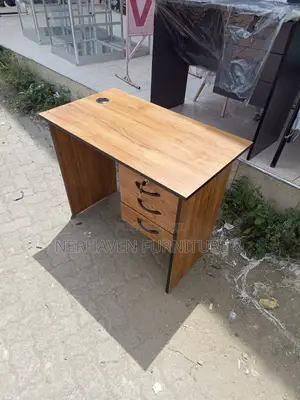 Modern Writing Desk – Clean Lines, Simple Style