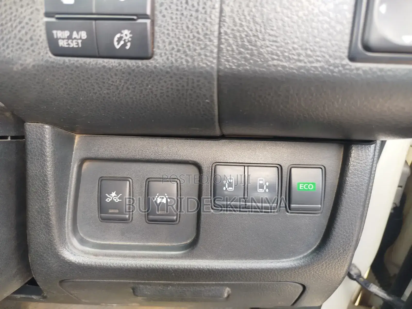Nissan Serena 2015 White