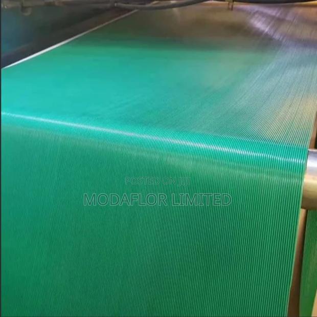 Long-Lasting Ribbed Non-Slip Floor Mat