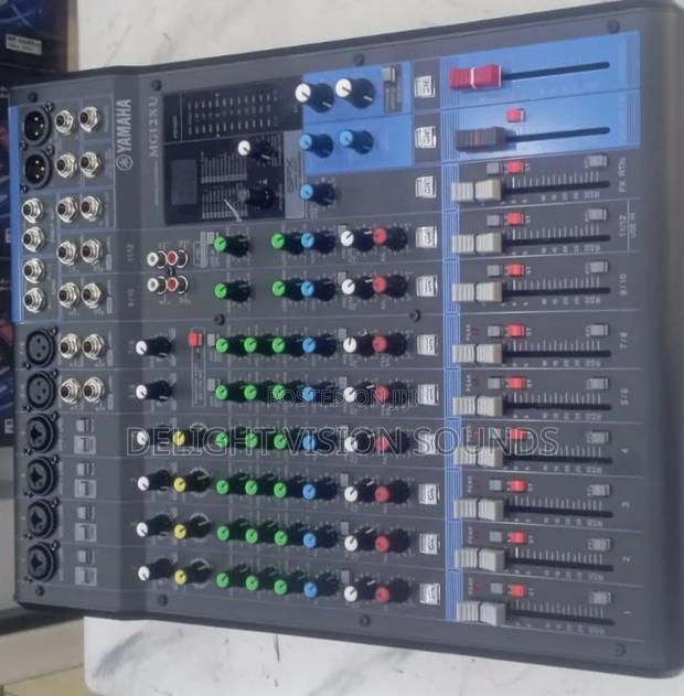 Plain Yamaha Mixer - main view