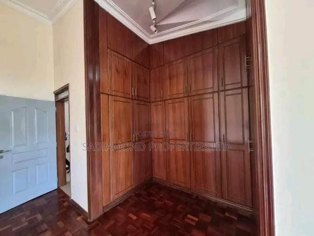 5bdrm Mansion in Runda for rent - thumbnail 11