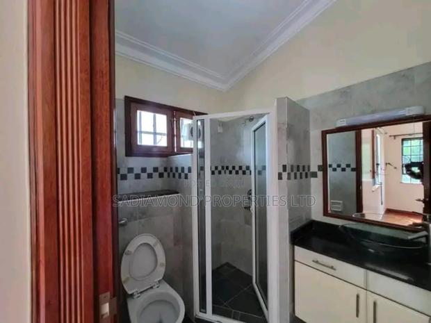 5bdrm Mansion in Runda for rent - thumbnail 15