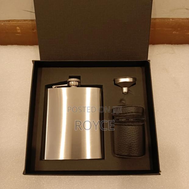 Whiskey Flask Set With 4 Tumblers