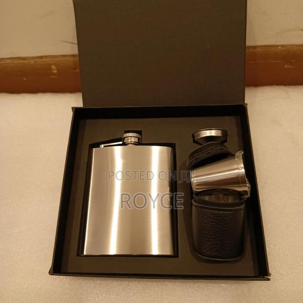 Whiskey Flask Set With 4 Tumblers - thumbnail 3