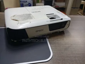 Epson Eb-S31 – 3200 Lumens 3lcd Projector, Big Screen Ready