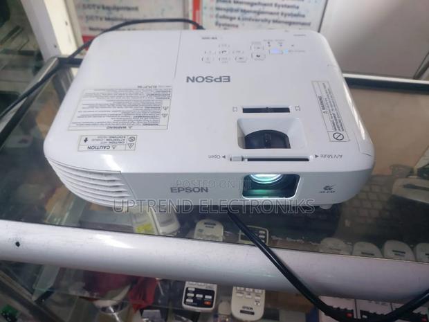 Epson Eb-S05 Projector – Bright Vivid Display! - main view