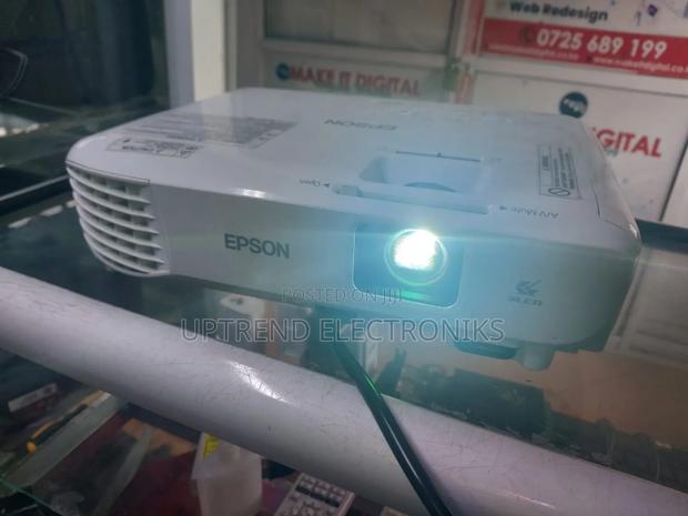 Epson Eb-S05 Projector – Your Everyday Entertainment Work Partner! - main view