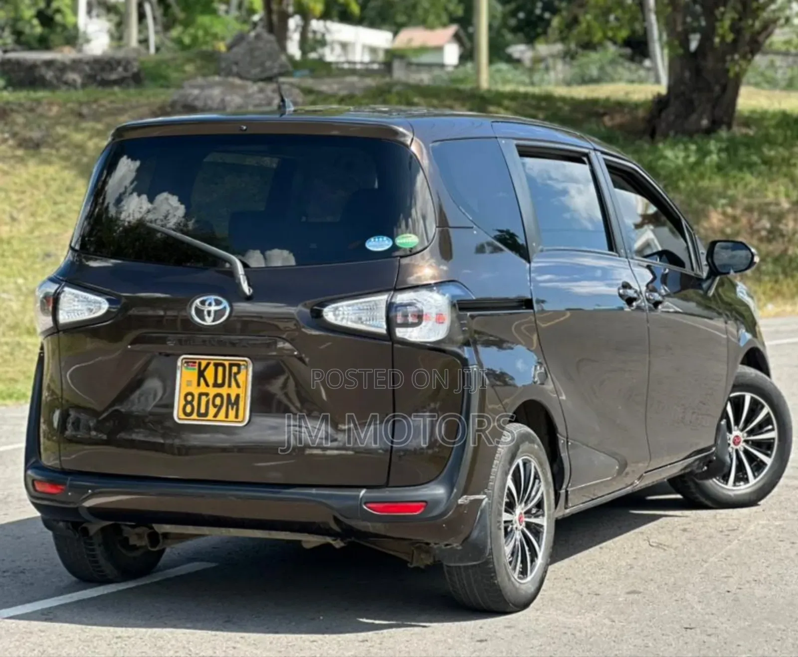 Toyota Sienta 2018 Brown