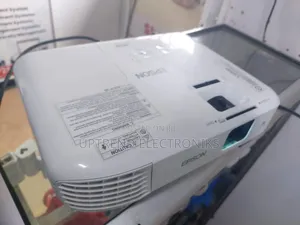Epson Eb-S05 Projector – Big Screen Fun Anywhere!