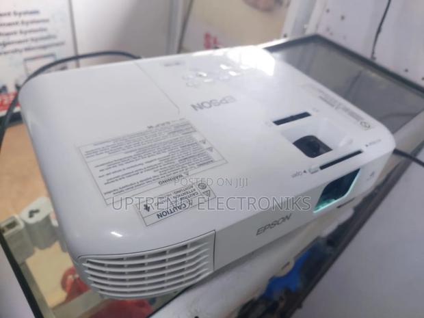 Epson Eb-S05 Projector – Big Screen Fun Anywhere! - main view