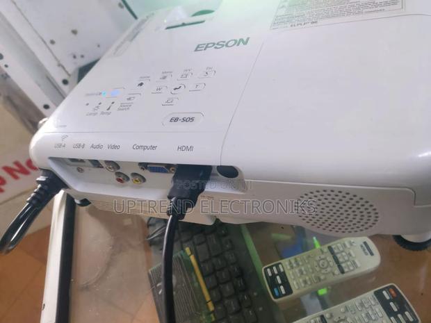 Epson Eb-S05 Projector – Big Screen Fun Anywhere! - thumbnail 2