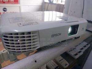 Epson Eb-S05 Projector – Bright, Crisp, Colorful! - thumbnail 2