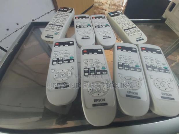 Ultra-Responsive Projector Remote - thumbnail 2