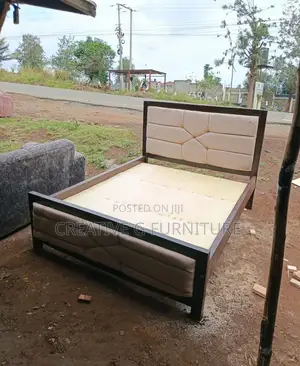 Elegant 5 by 6 Mocket Bed