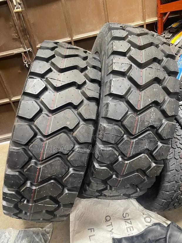 17.5-25 Roadhiker Tyres (Tubetype/Tubeless) | Heavy-Duty Construction.