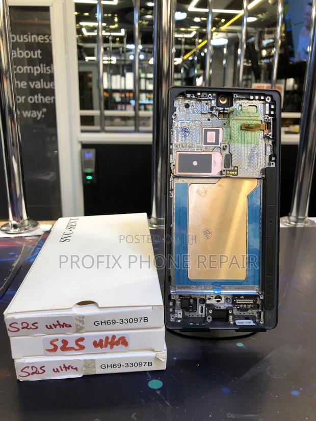 Original Samsung Galaxy S25 Ultra Broken Screen and Replacement NRB - thumbnail 2