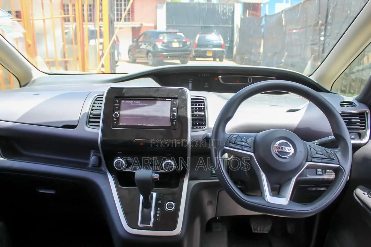 Nissan Serena 2018 Silver