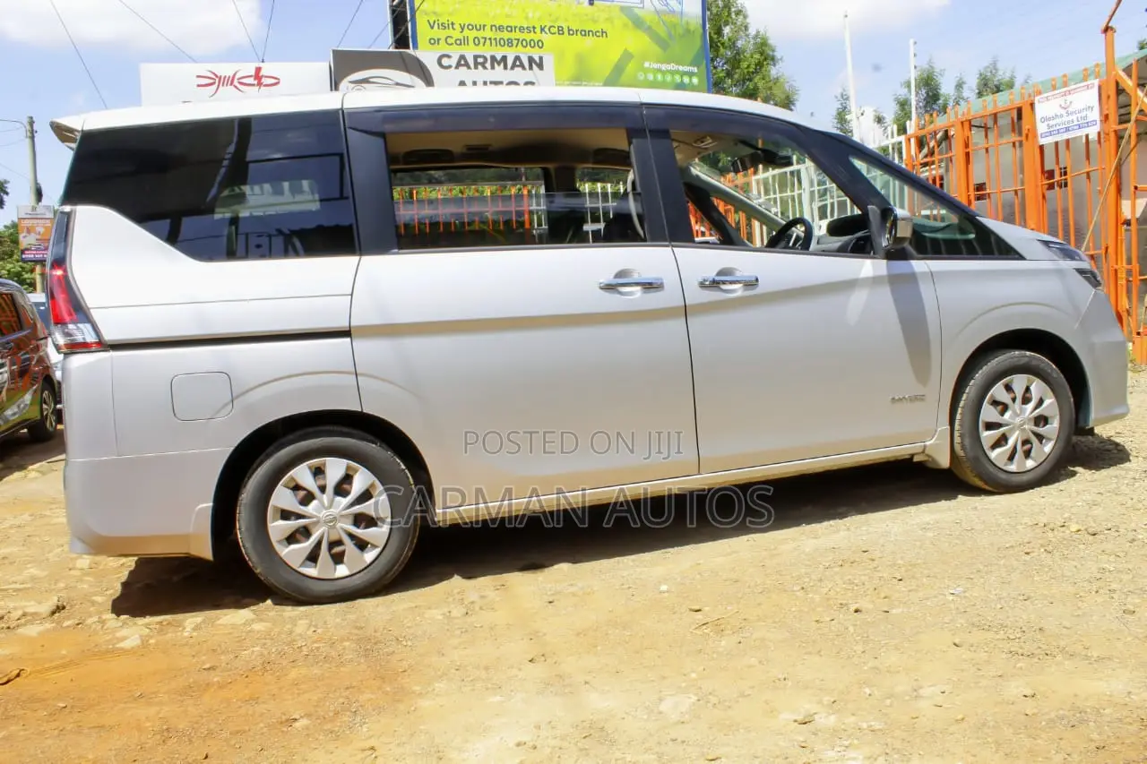 Nissan Serena 2018 Silver