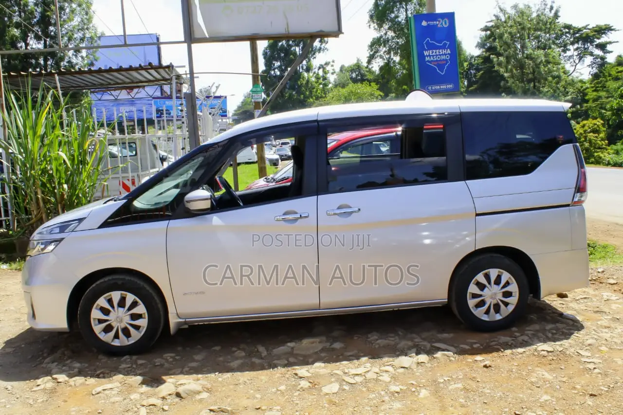 Nissan Serena 2018 Silver