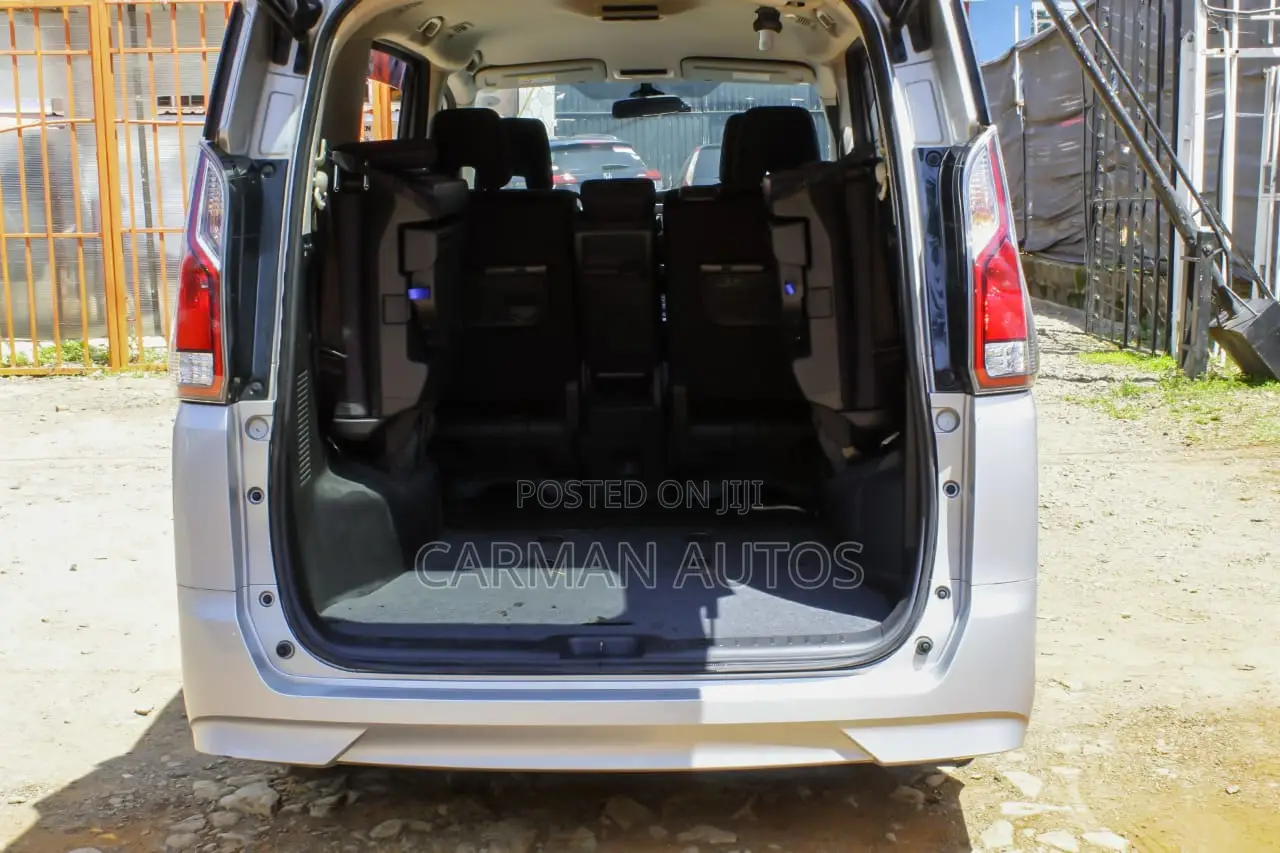 Nissan Serena 2018 Silver