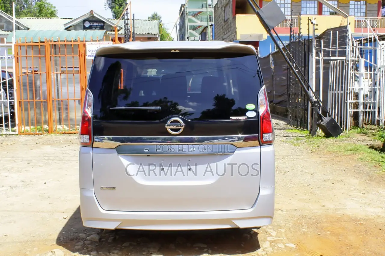 Nissan Serena 2018 Silver
